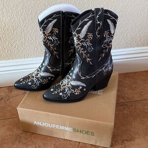 Black Cowgirl Mid Calf Boots with Embroidered Flowers